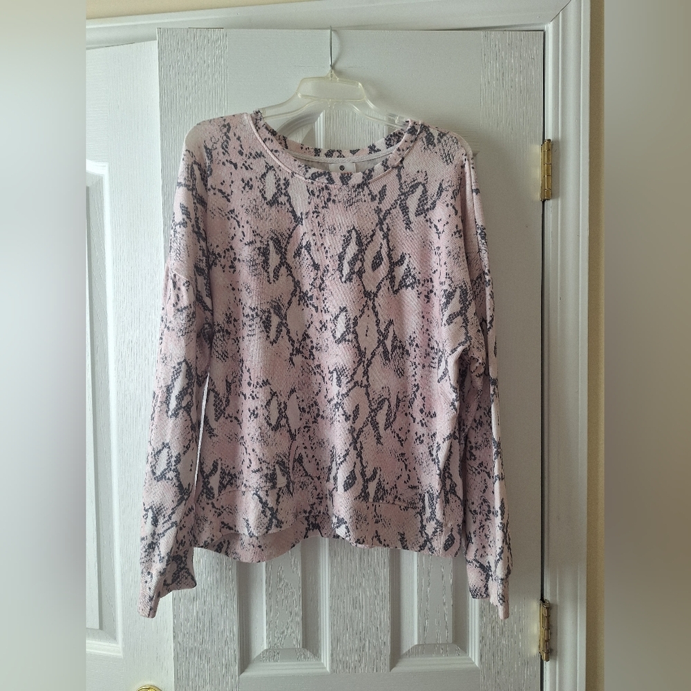 Sundry Women's Pink Snake-Print Sweatshirt Size 4 (XL)